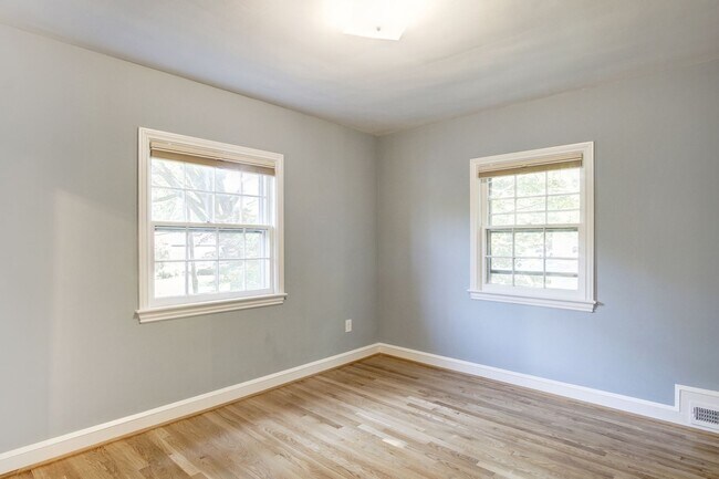 Building Photo - Updated 4 BD, 3.5 BA Stately Colonial on Kalmia RD in NW DC!!