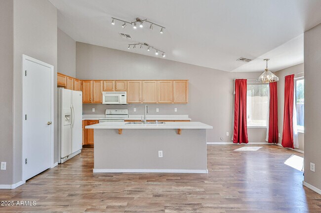 Building Photo - 13337 W Cottonwood St