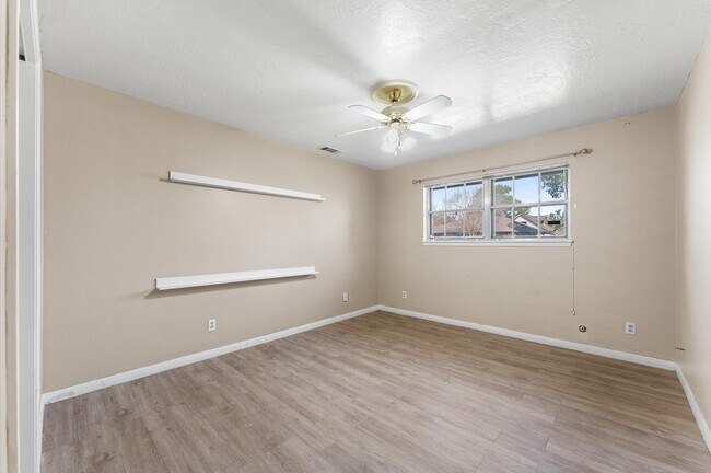 Building Photo - 1839 Bethlehem St