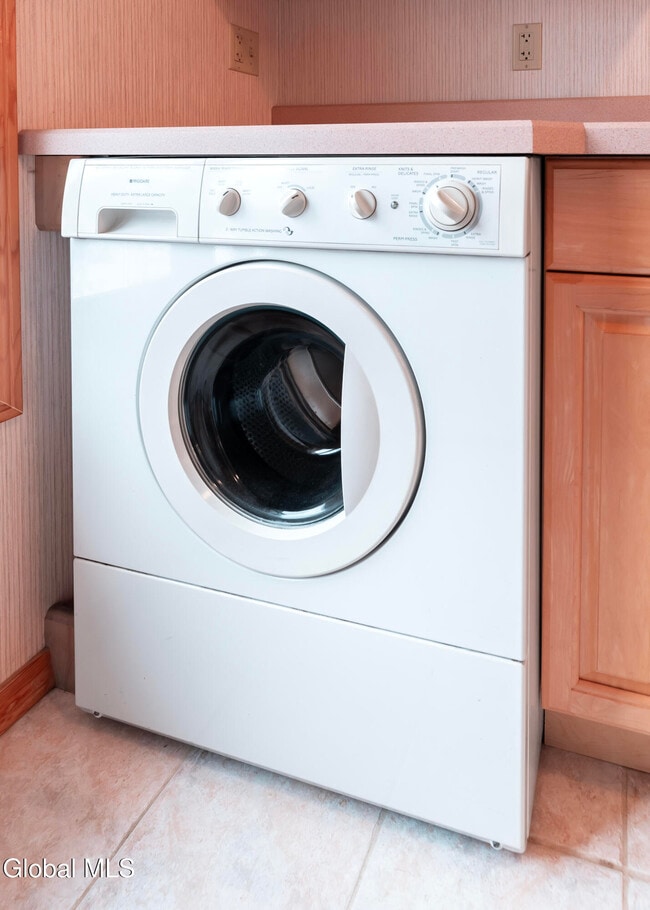 Building Photo - 43 Commons Dr