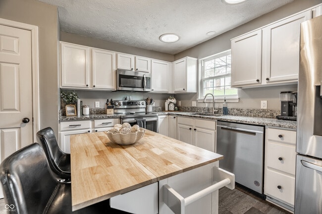 Building Photo - 9660 Overcrest Dr
