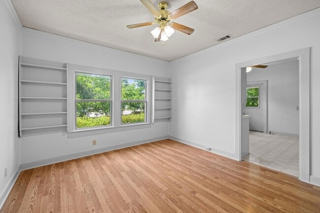 Building Photo - 701 1/2 S Walnut Street Unit