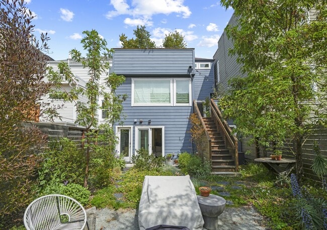 Building Photo - 555 5th Ave