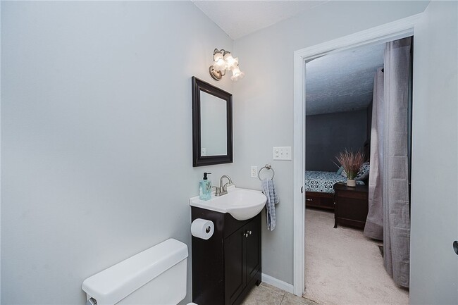 Building Photo - 979 Barclay Rd