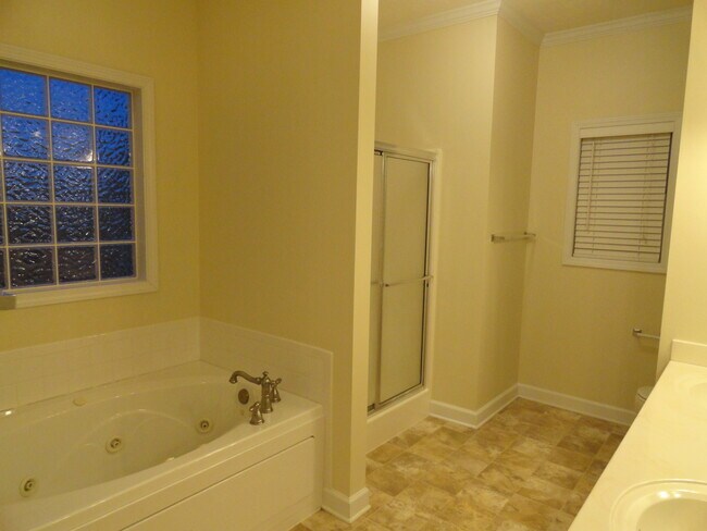 Building Photo - 4 Bedroom 2.5 Bathroom! BRIDLEWOOD SUBDIVISION!  Coming Available at the end of July!