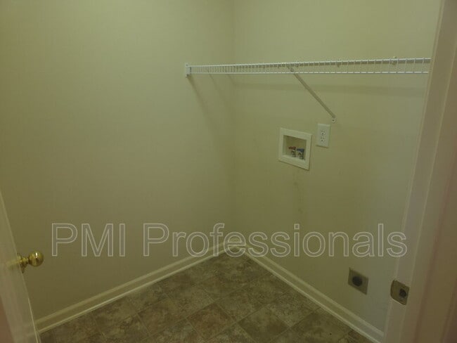Building Photo - 2303 Keegan Dr