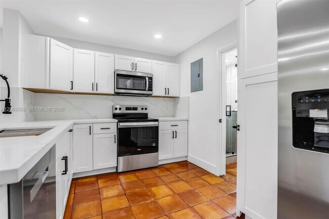 Building Photo - 850 SW 12th Ct