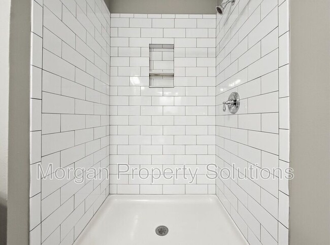 Building Photo - 892 Claydon Way