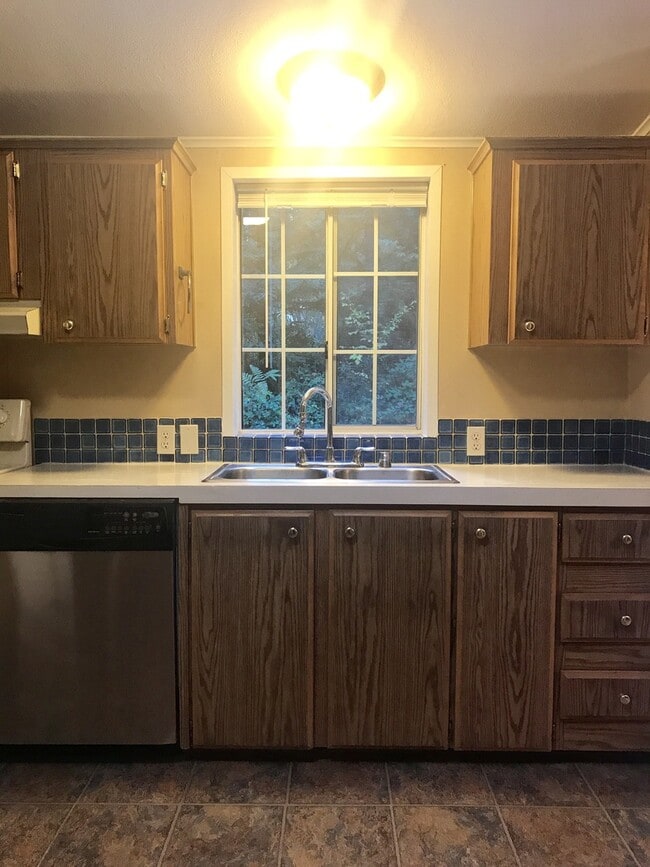 Building Photo - 309 NE Whimbrel Ct
