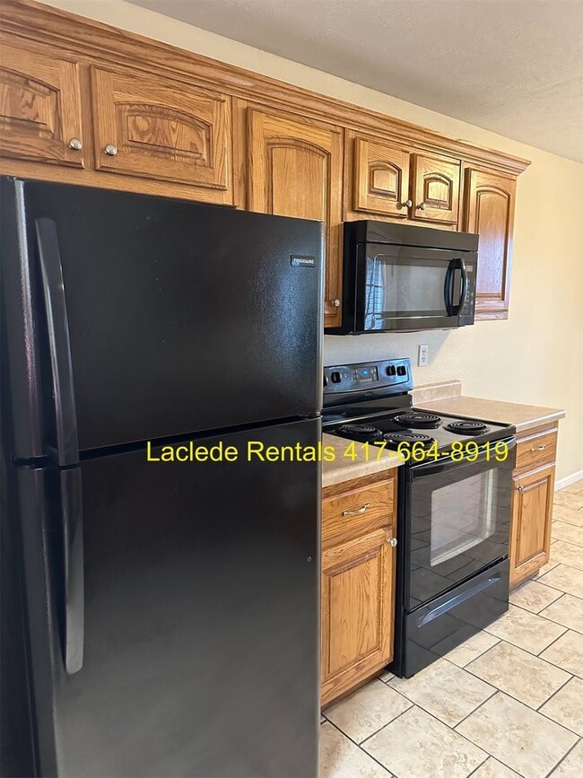 Building Photo - 3 Bedroom 2 Bathroom Duplex