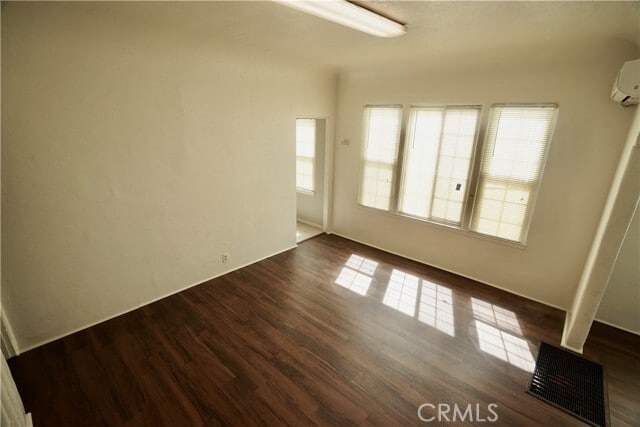 Building Photo - 1336 Elm St