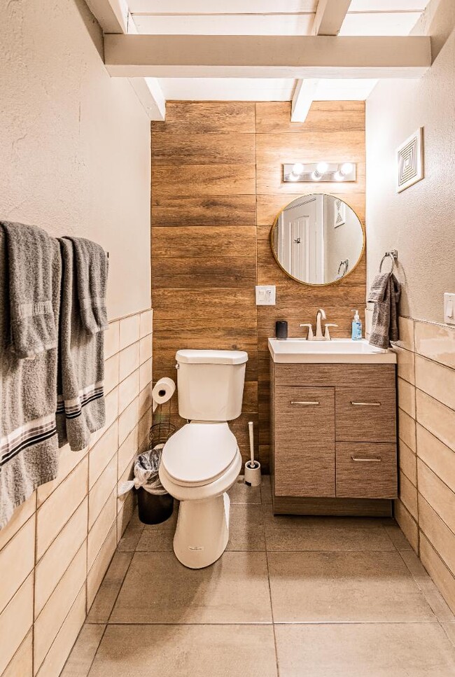 Building Photo - 268 Osuna Rd NW