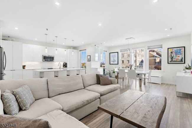 Building Photo - 1 Independence Way