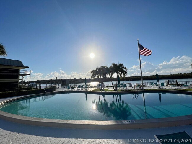 Building Photo - 275 S Beach Rd