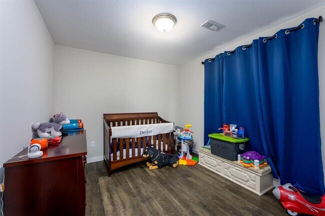 Building Photo - 1827 E 69th Ct N