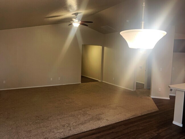 Building Photo - 624 N Scotney Ave