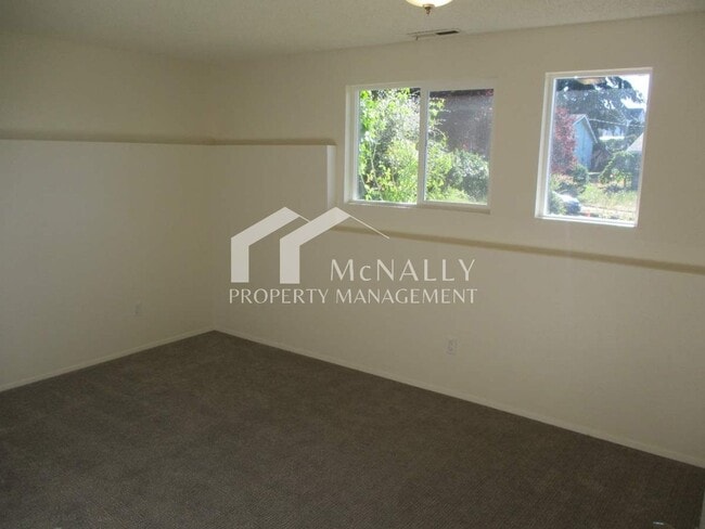 Building Photo - 4 Bedroom, 1.75 Bathroom Home in North Tacoma