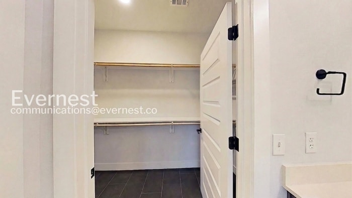 Building Photo - 2220 Webberville Rd