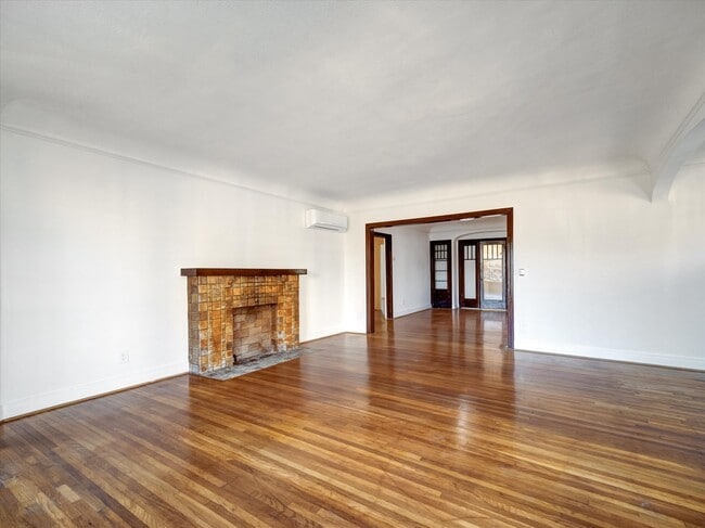 Building Photo - 243 N Berendo St