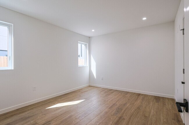 Building Photo - 4 Bed | 4.5 Bath | 2024 Construction | Tow...