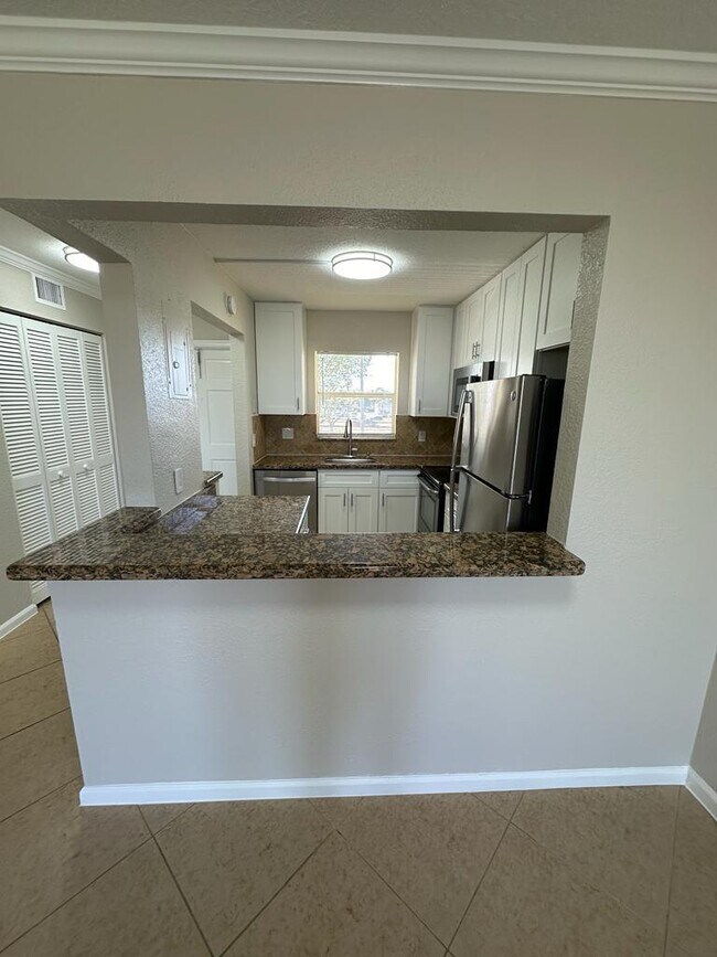 Building Photo - 9949 Sandalfoot Blvd