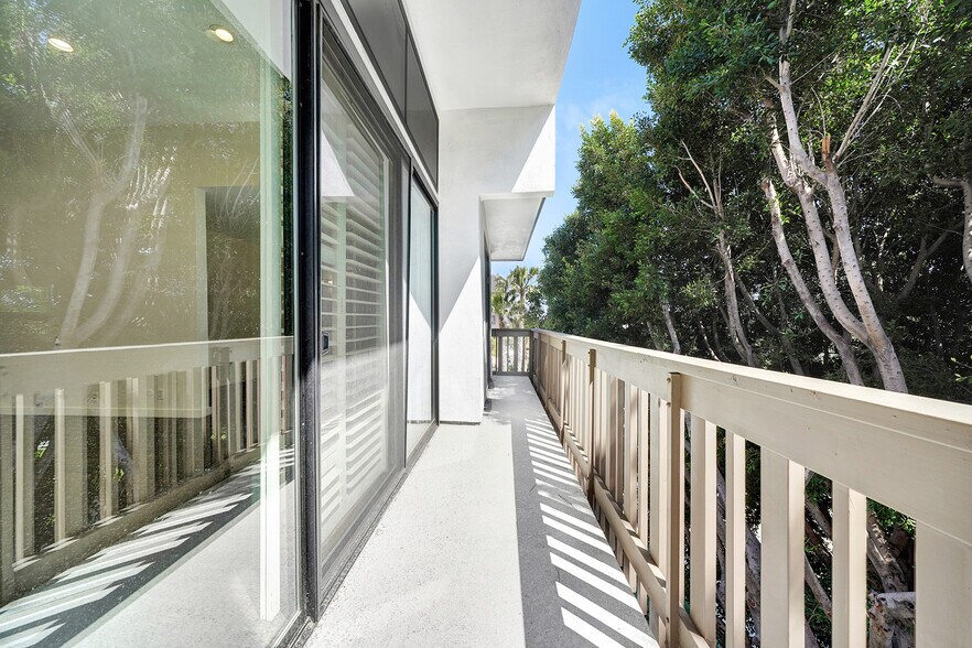 Building Photo - 8871 Burton Way