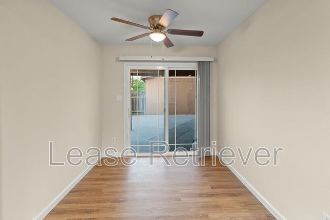 Building Photo - 990 Palm Cir