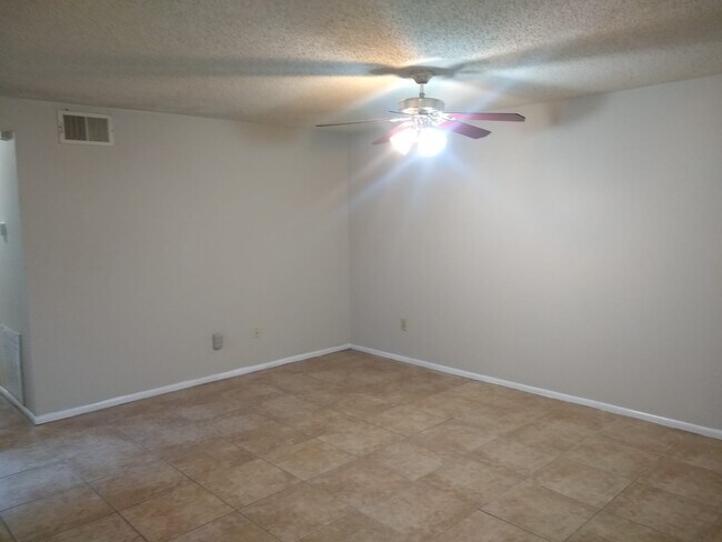 Building Photo - 7816 Bles Ave