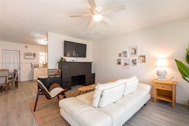 Building Photo - 2 bedroom in Dania Beach FL 33004