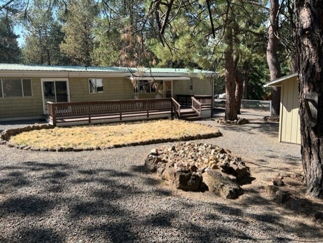 Building Photo - Deschutes River Woods