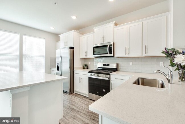 Building Photo - 3117 Laurel Hl Rd