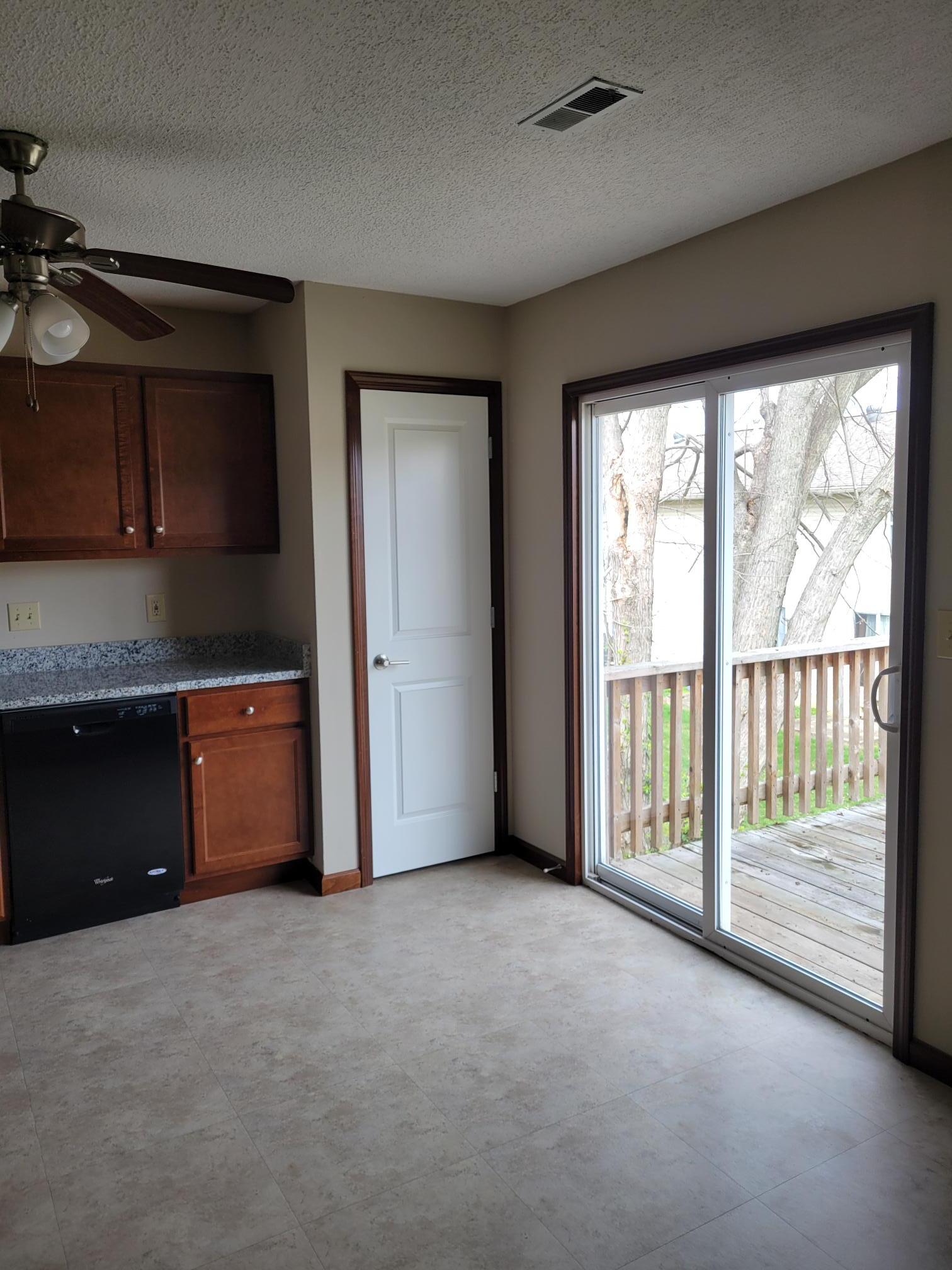 Building Photo - 5 Cherry Tree Ln
