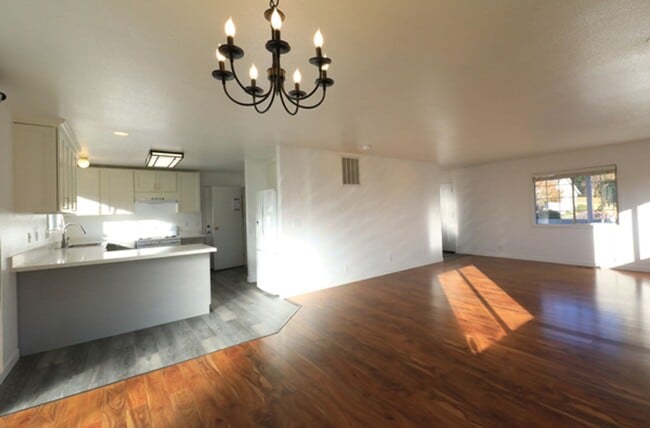 Building Photo - Spacious 3/2 with large yard