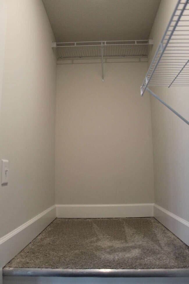 Building Photo - Exquisite 3-Bed Townhouse in Moon Township with Scenic Views & Modern Finishes!