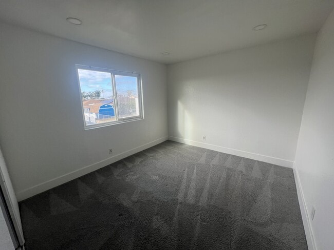 Building Photo - 3965 Logan Ave