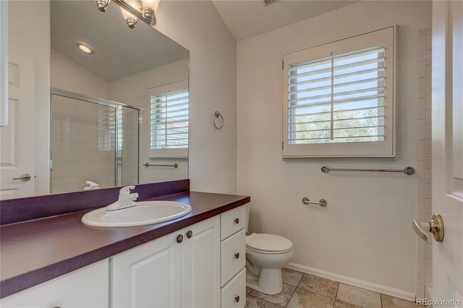 Building Photo - 552 Steele St