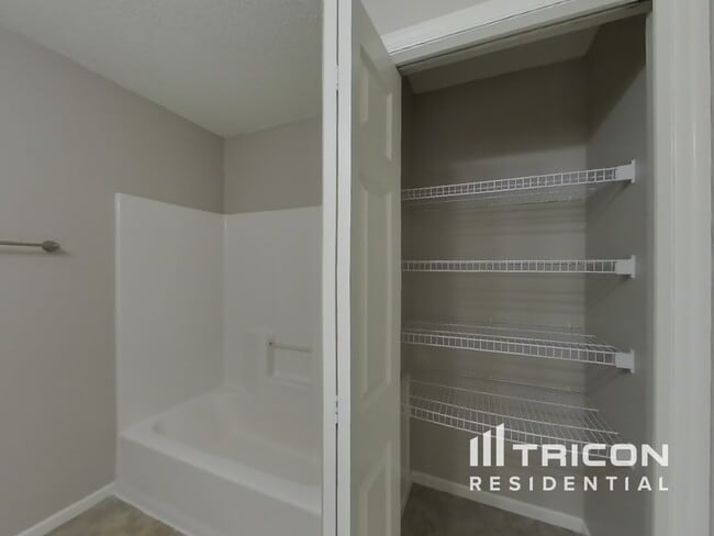 Building Photo - 9638 Zircon Ln N