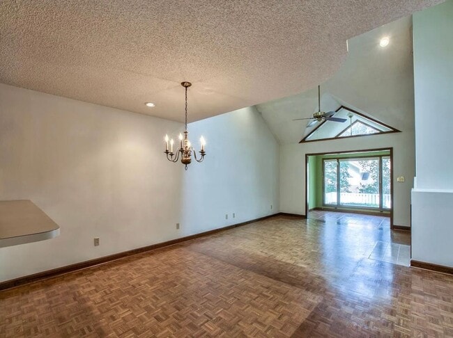 Building Photo - 3 BR/2.5 BA Townhome in Myers Park!