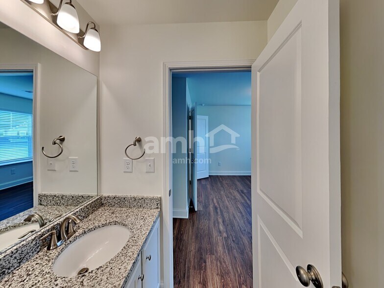 Building Photo - 5215 Smithbriar Dr