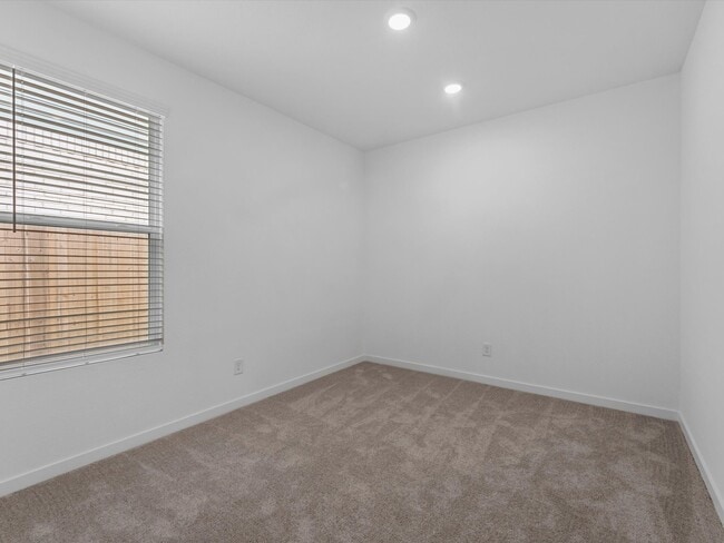 Building Photo - 29522 Barnview Dr