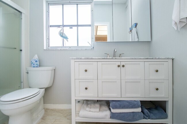 Building Photo - Fully Furnished - 2 bed 2 Bath villa - South Sarasota