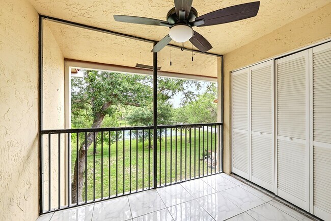 Building Photo - 2039 Coral Ridge Dr