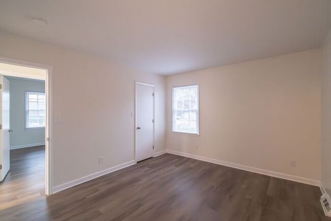 Building Photo - Newly Renovated 3-Bedroom Ranch with Spacious Yard!