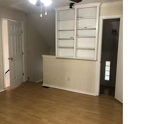 Building Photo - 9815 Walnut St