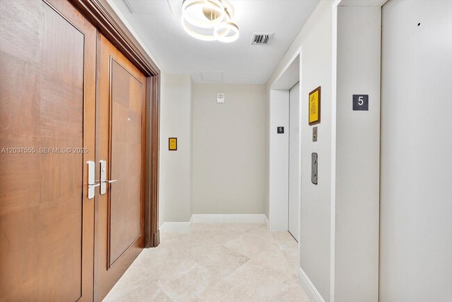 Building Photo - 16275 Collins Ave