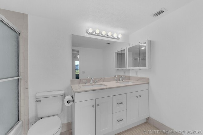 Building Photo - 3003 Portofino Isle