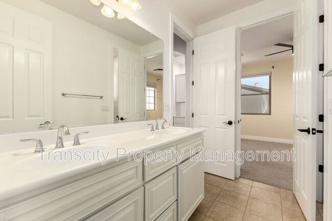 Building Photo - 1636 E Sattoo Way