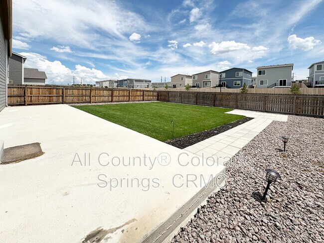 Building Photo - 5975 Mumford Dr.