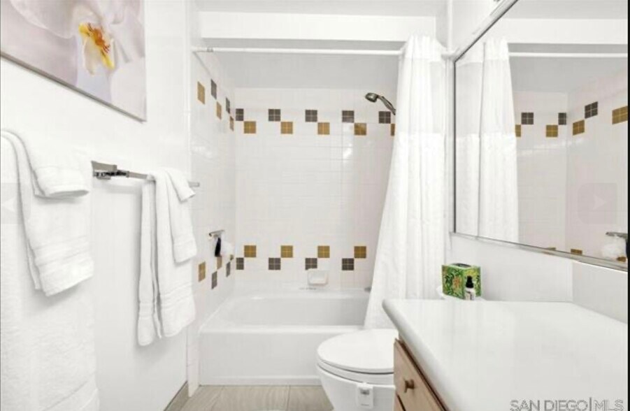 Building Photo - 1562 Camino Del Mar