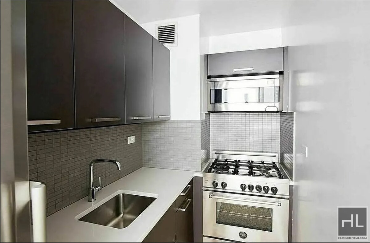 Building Photo - East 39th Street